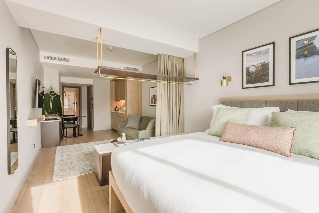 The Rise of Extended Stays: Where Travelers Are Booking in 2026