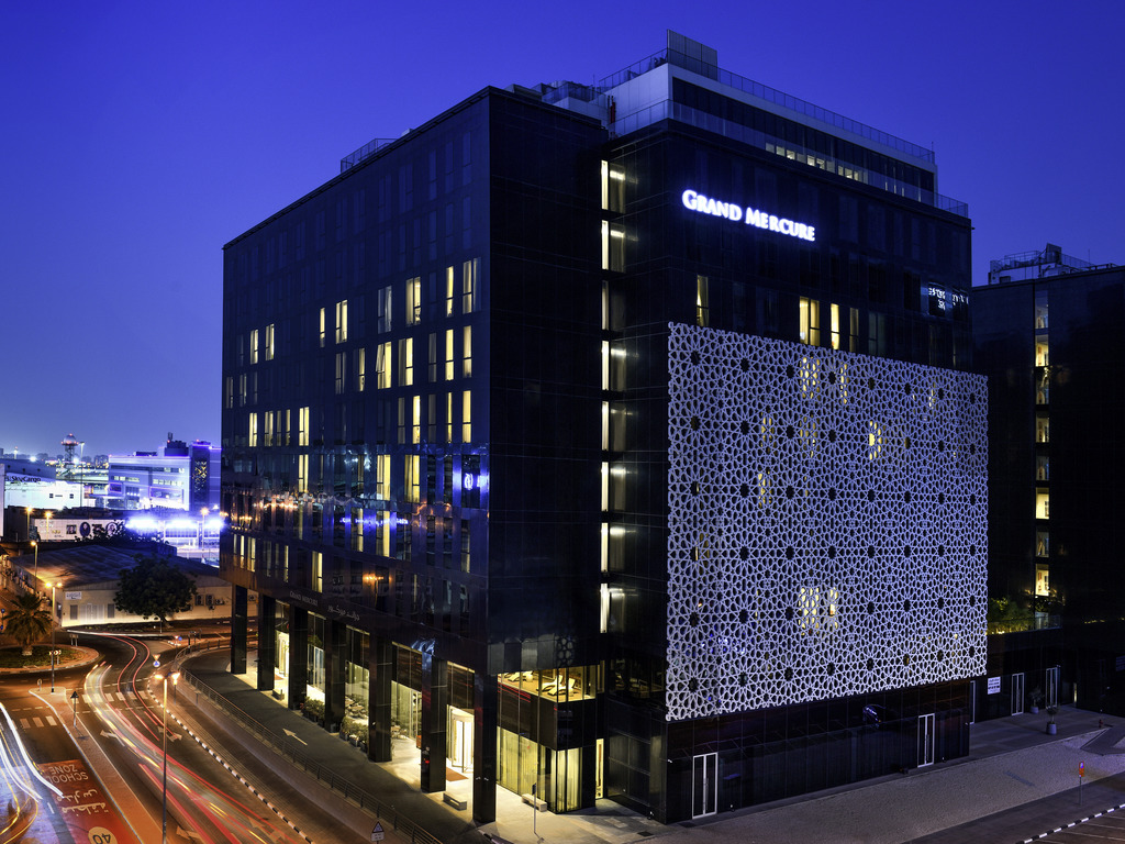 Grand Mercure Dubai: 7 Exceptional Reasons to Experience Luxury at This Hotel!