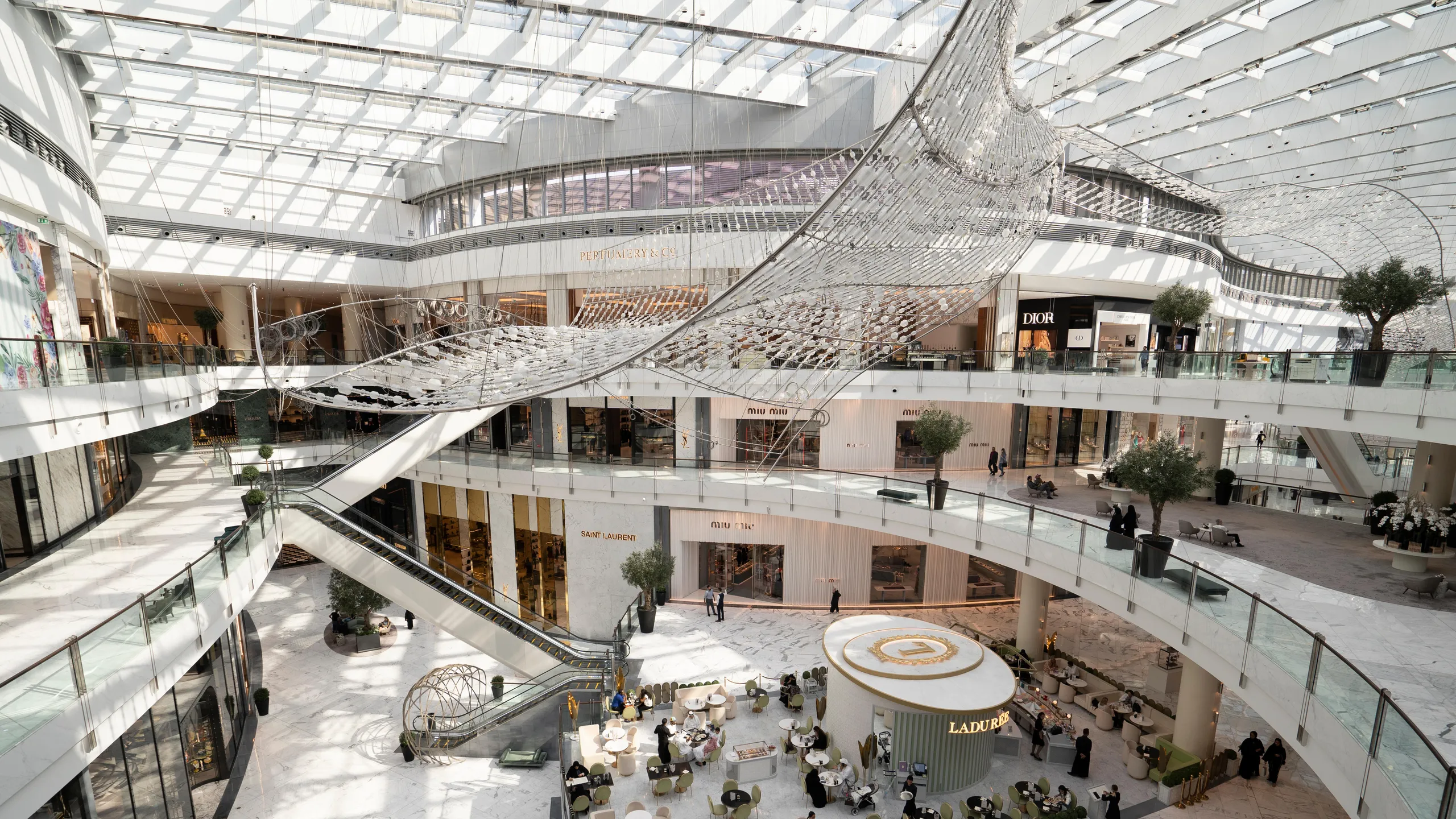 Explore the Best of Dubai Shopping Malls: A Shopper’s Paradise